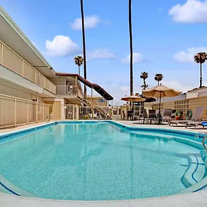 Super 8 By Wyndham Angeles-culver Area Hotel